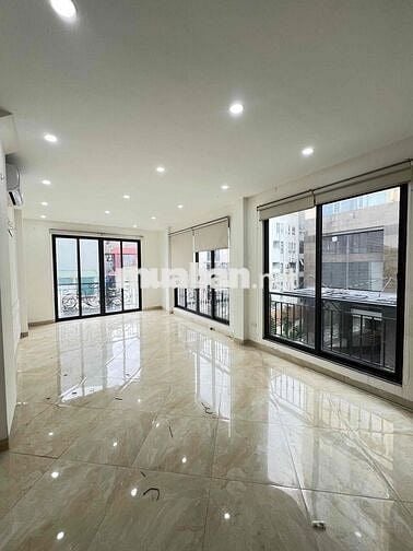 chính chủ cho thuê nhà 40m 6 tầng thông sàn, thang máy mặt phố Láng Hạ