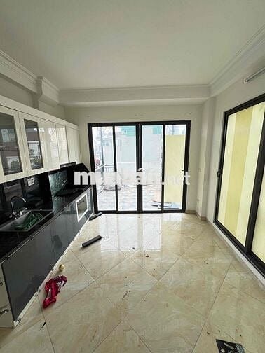 chính chủ cho thuê nhà 40m 6 tầng thông sàn, thang máy mặt phố Láng Hạ