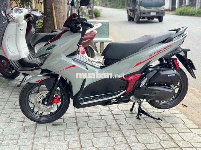 Honda Air Blade 125 2026 Xám đỏ 1000 km