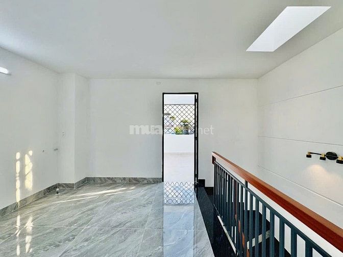 CHO THUỂ NHÀ MỚI XÂY NGANG 5m NGAY HỒNG ĐỨC