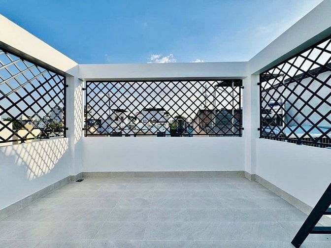 CHO THUỂ NHÀ MỚI XÂY NGANG 5m NGAY HỒNG ĐỨC