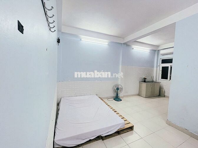 Phòng 25m2 đủ nội thất ngay Cầu Thị Nghè, Trường Sa.