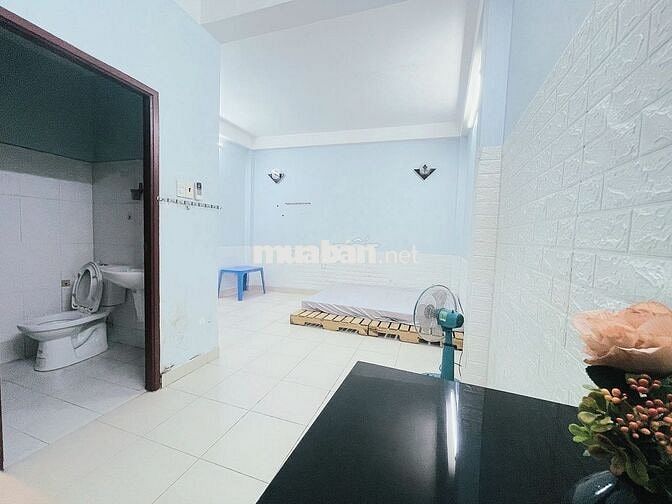 Phòng 25m2 đủ nội thất ngay Cầu Thị Nghè, Trường Sa.