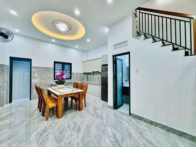 CHO THUỂ NHÀ MỚI XÂY NGANG 5m NGAY HỒNG ĐỨC