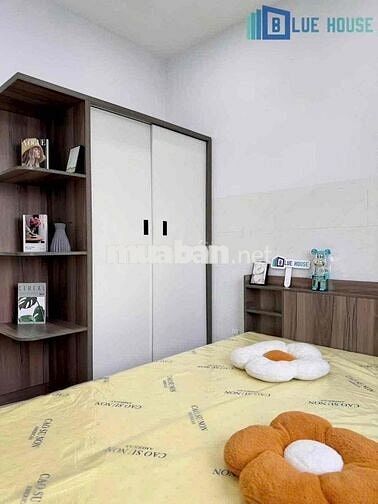 Căn hộ cho thuê 40m2 ban công rộng ngay Vòng Xoay Dân Chủ Quận 10