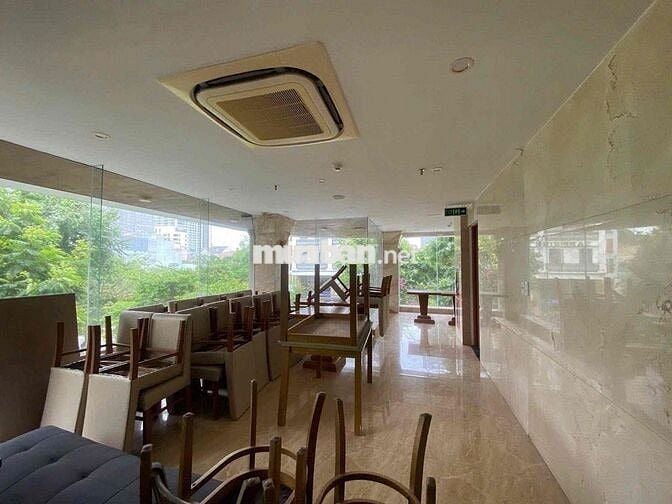 Văn Phòng 100m2 Gần Biển Phạm Văn Đồng