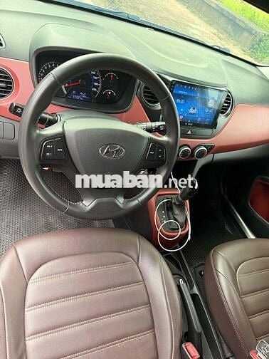 Hyundai Grand i10 Bạc 5 chỗ