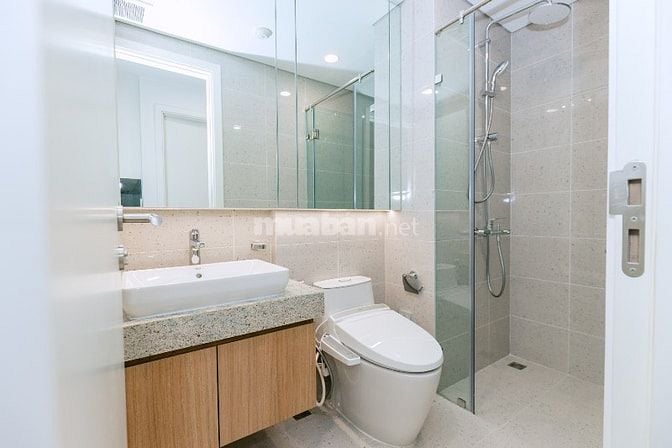 Cần tiền bán gấp căn hộ chung cư E3B Yên Hoà, căn góc 2pn, tầng 6