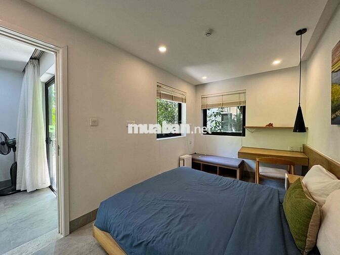 Cho thuê căn hộ 1PN, có ban công, bể sục, cách biển 10p đi bộ