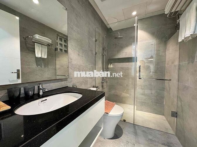 Cho thuê căn hộ 1PN, có ban công, bể sục, cách biển 10p đi bộ