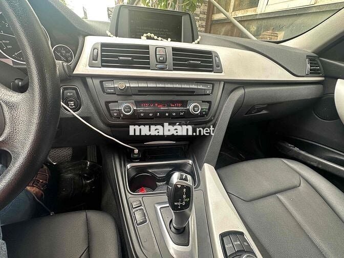 BMW 320i F30 2012 102.000 km
