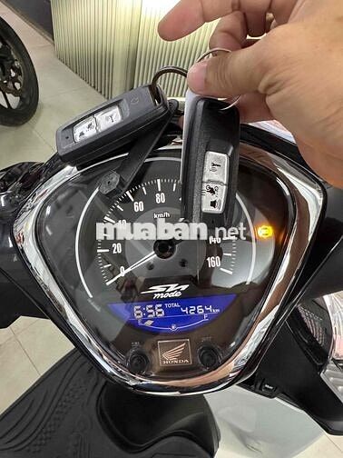 Honda SH Mode ABS Xám Xi Măng 4.000 Km