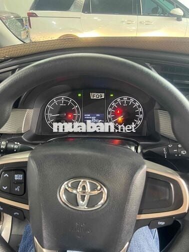 Toyota Innova E 2022 đồng ánh kim chạy 103.000km