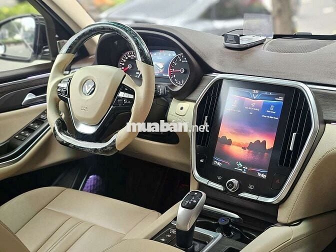 VinFast Lux SA2.0 Premium 2020 Trắng