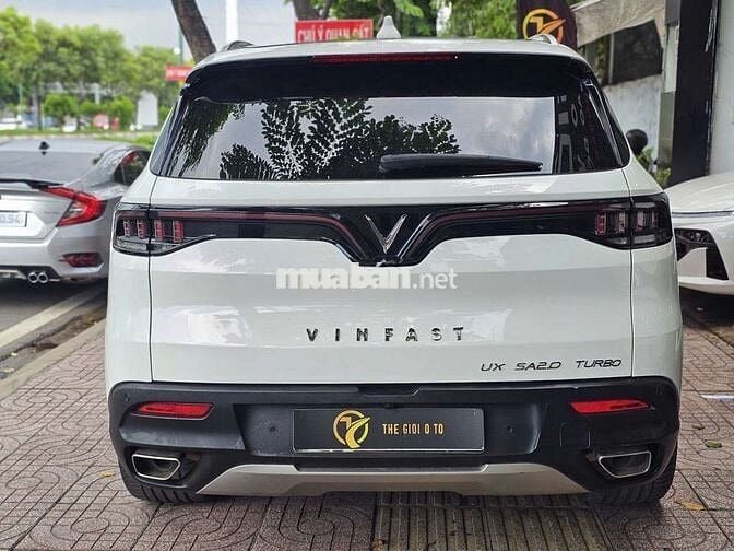 VinFast Lux SA2.0 Premium 2020 Trắng
