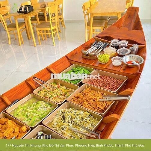NHÂN VIÊN PHỤC VỤ QUÁN CHAY