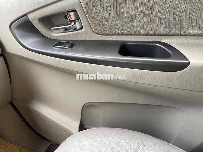 Toyota Innova 2016 Số sàn Vàng cát
