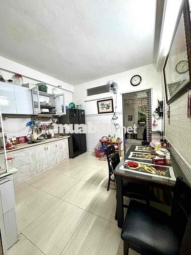 NHÀ TRƯỜNG CHINH - ĐƯỜNG 5.5m - GẦN BẾN XE, GẦN TIỆN ÍCH