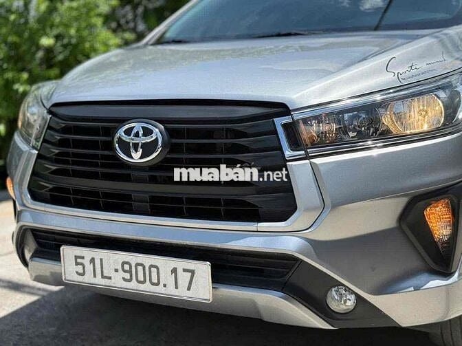 Toyota Innova 2.0E MT 2022 Số sàn Bạc