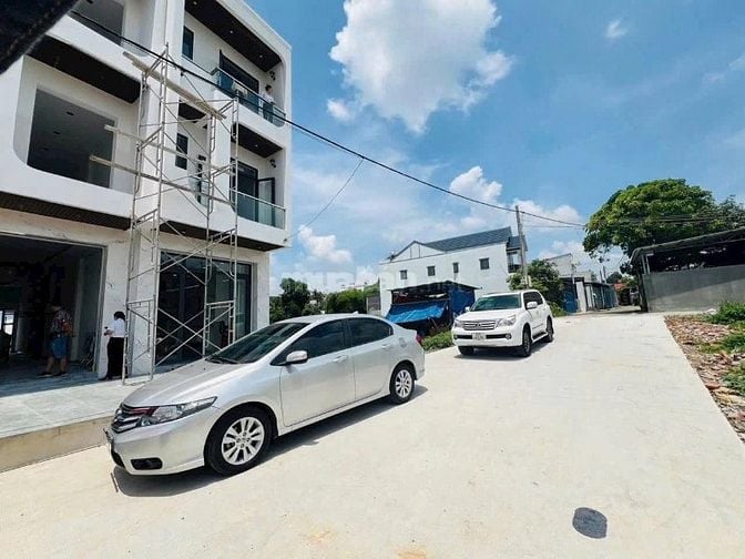 Nhà Đẹp Thủ Dầu Một – 120m² sổ riêng - hẻm xe hơi, bàn giao ngay