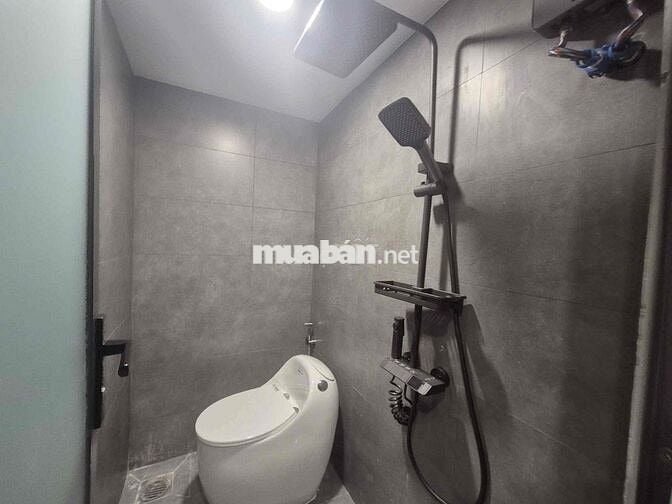 Cho Thuê Nhà Nguyên Căn 2Ph Ngủ 2WC Nằm Mgwy Ngã Tư Hàng Xanh