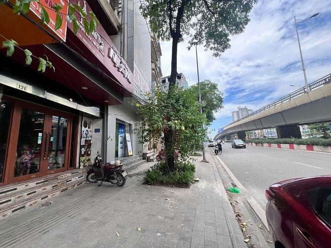 Chính chủ cho thuê nhà 2 mặt phố 121 Đường Nguyễn Chí Thanh, Hà Nội