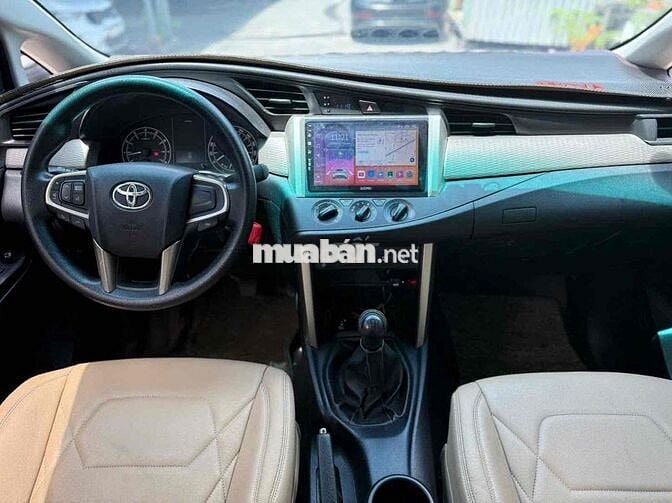 Toyota Innova 2.0E MT 2022 Số sàn Bạc