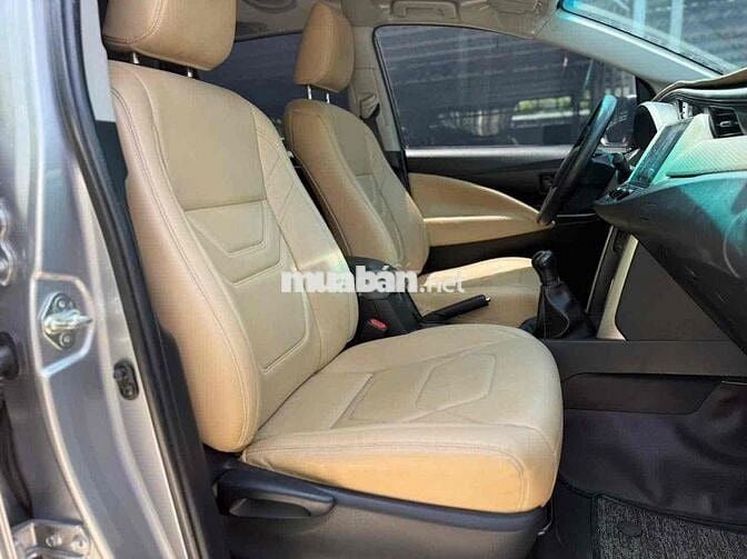 Toyota Innova 2.0E MT 2022 Số sàn Bạc