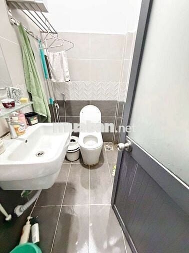 Nhà thuê Lũy Bán Bích. Quận Tân Phú (5pn, 4wc). Dtsd 144m2