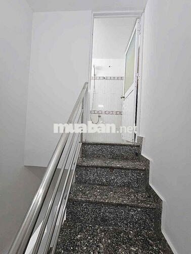 Cho thuê nhà 5tr/th gần chợ hiệp thành