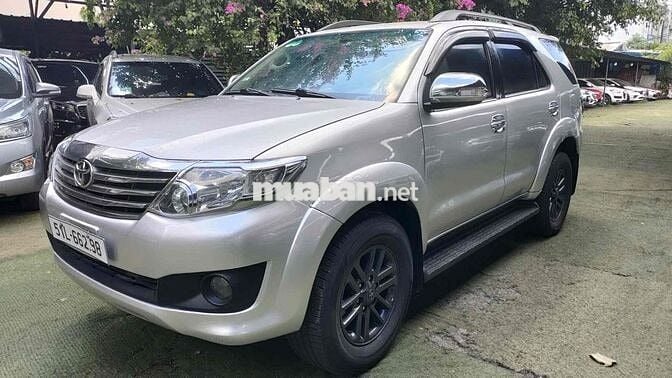 Toyota Fortuner 2012 Số sàn Bạc 130.000km