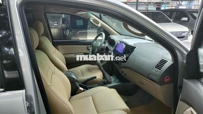 Toyota Fortuner 2012 Số sàn Bạc 130.000km