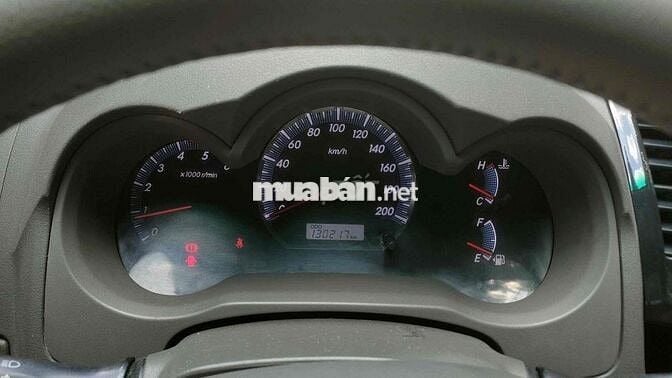 Toyota Fortuner 2012 Số sàn Bạc 130.000km