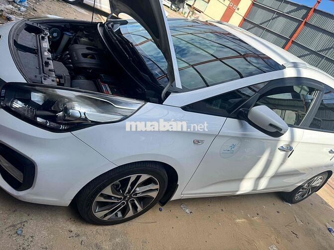 Kia Rondo Trắng số sàn 123113 km