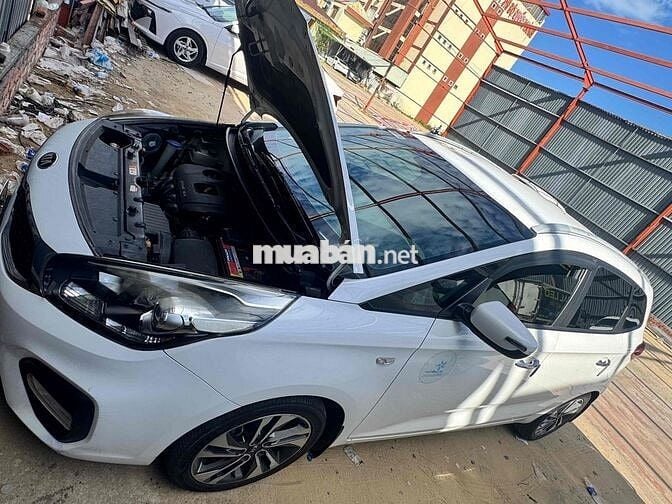 Kia Rondo Trắng số sàn 123113 km
