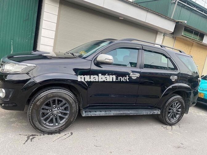 Toyota Fortuner Đen