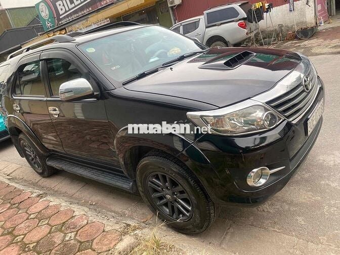 Toyota Fortuner Đen