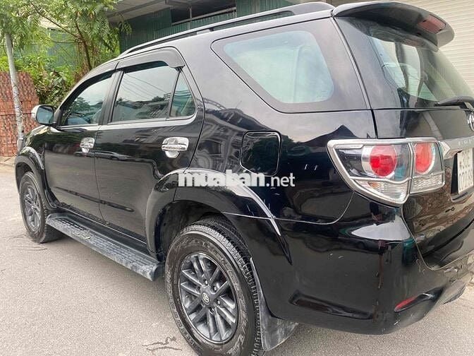 Toyota Fortuner Đen