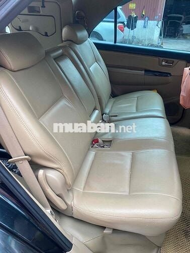 Toyota Fortuner Đen