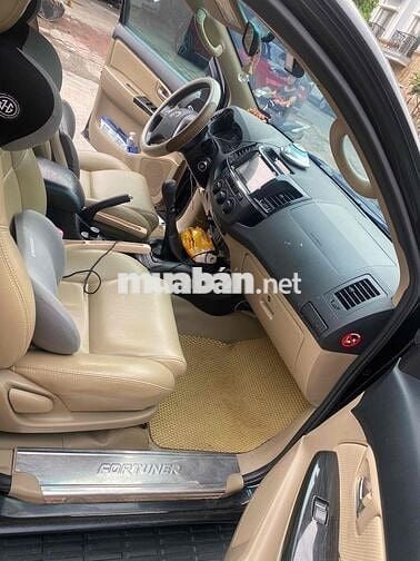Toyota Fortuner Đen