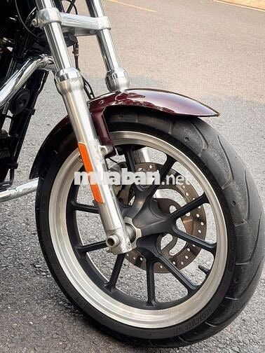 Harley-Davidson Superlow883 2019 Twisted Cherry