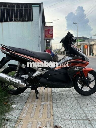 Honda Air Blade nhập tháii Đen cam Còn mới