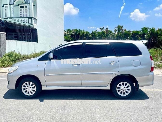 Toyota Innova G AT 2012 Tự động Bạc 89.000 km