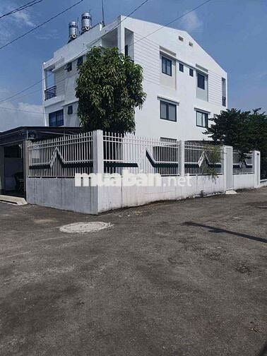 Cho Thuê Nguyên Căn Biệt Thự DT 10x13 1Trệt 2Lầu 3Pn 3Wc Full Nội Thất