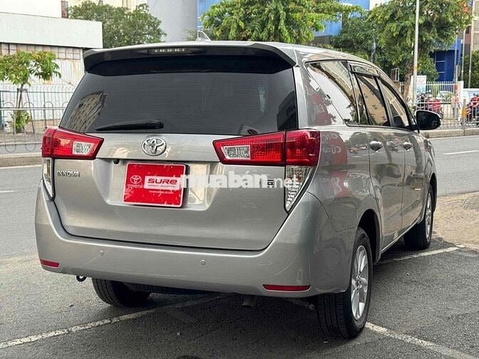 8 Chỗ , Tự động - INNOVA 2.0G AT 2019 Bạc - Giá TL