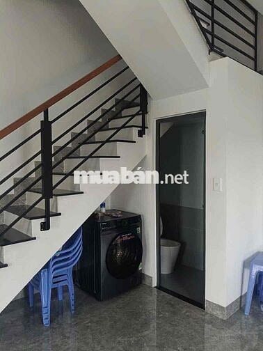 Cho Thuê Nguyên Căn Biệt Thự DT 10x13 1Trệt 2Lầu 3Pn 3Wc Full Nội Thất