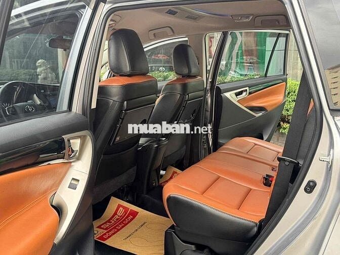8 Chỗ , Tự động - INNOVA 2.0G AT 2019 Bạc - Giá TL