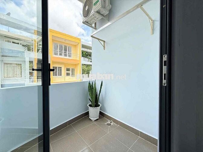 Căn Hộ Ban công Rộng 40m2 có MGR ngay Chợ Hoàng Hoang Thám - Khu K300