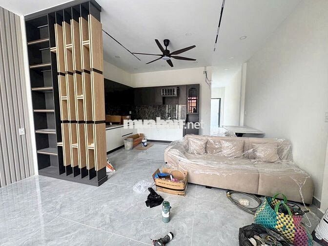 NHÀ MỚI XÂY 5X20 -2 TẦNG HOÀN CÔNG- GIÁ 3TY6 - Ô TÔ TỚI NHÀ - LONG HẬU