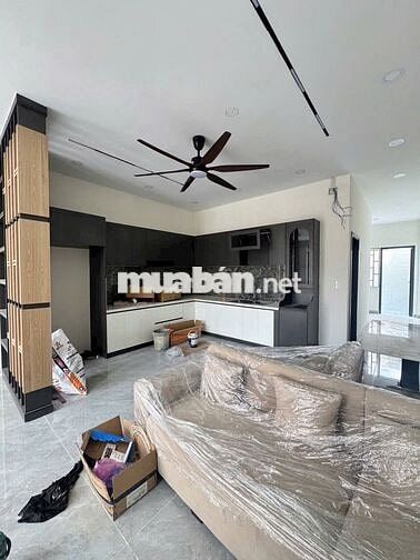 NHÀ MỚI XÂY 5X20 -2 TẦNG HOÀN CÔNG- GIÁ 3TY6 - Ô TÔ TỚI NHÀ - LONG HẬU